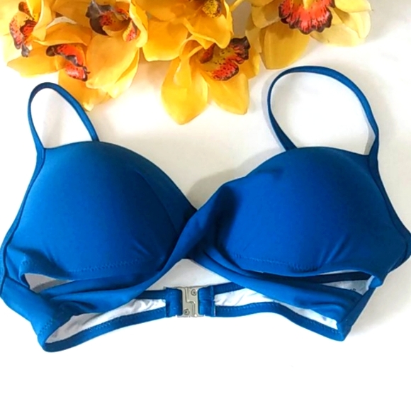 AQUA BLUE CUT-OUT TWIST FRONT BIKINI TOP  SIZE SMALL NWOT - Picture 2 of 11